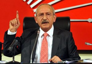 kemal kılıçdaroğlu başbakan Tayyip erdoğan'ı eleştiren açıklamalar yaparken