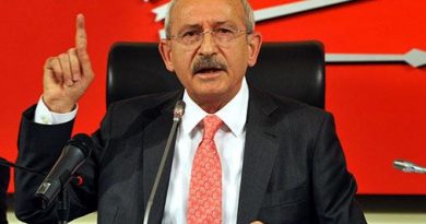 kemal kılıçdaroğlu başbakan Tayyip erdoğan'ı eleştiren açıklamalar yaparken