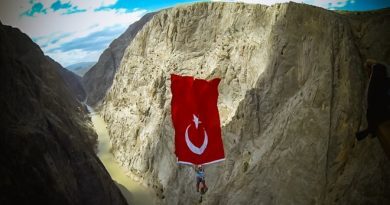 Karanlık Kanyon'da uçmanın dayanılmaz heyecanı