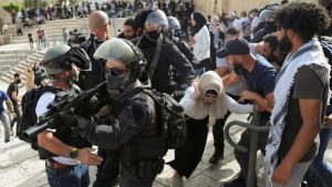 İsrail Barbarca Saldırılarına Devam Ediyor! İsrail Askerleri Mescid-I Aksa’ya Saldırdı!