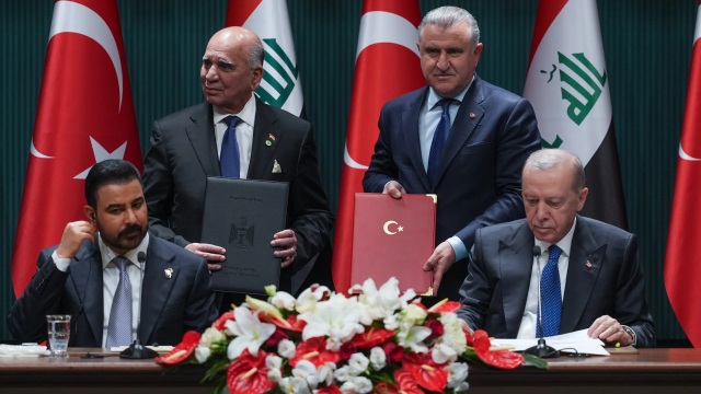 Türkiye ile Irak arasında 5 tarihi anlaşma imzalandı! Türkiye ile Irak arasında 5 tarihi anlaşma imzalandı!